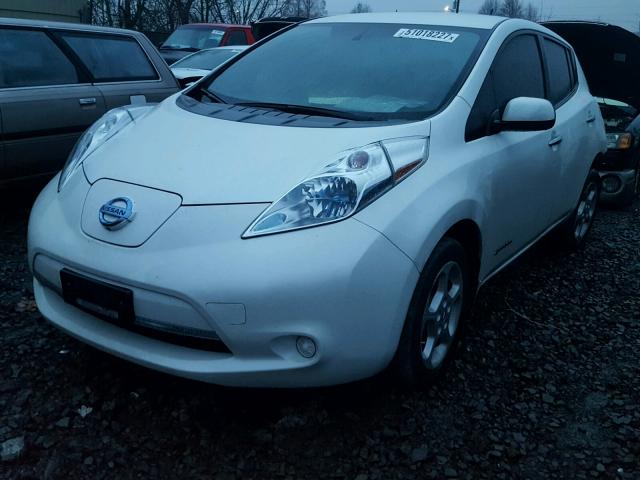 1N4AZ0CP6DC418978 - 2013 NISSAN LEAF S WHITE photo 2