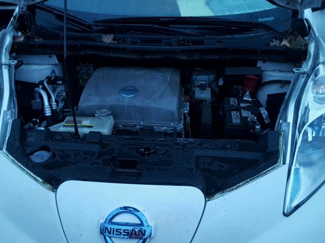 1N4AZ0CP6DC418978 - 2013 NISSAN LEAF S WHITE photo 7