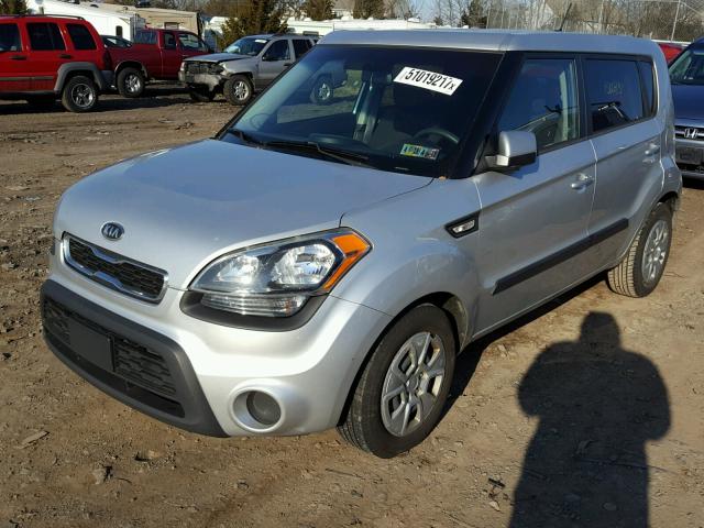 KNDJT2A55C7418146 - 2012 KIA SOUL SILVER photo 2