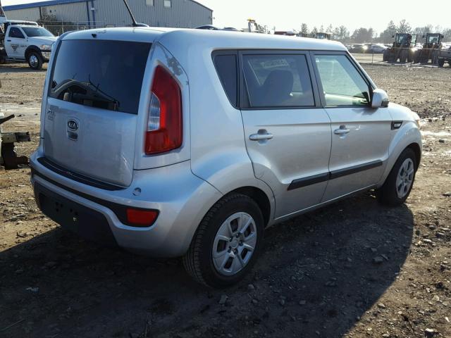 KNDJT2A55C7418146 - 2012 KIA SOUL SILVER photo 4