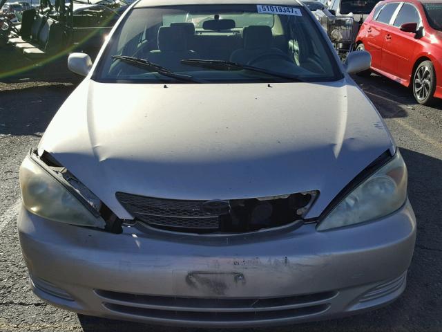 4T1BE30K43U253988 - 2003 TOYOTA CAMRY LE თაფლისფერი ფოტო 9