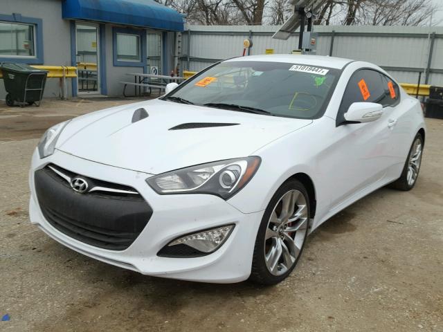 KMHHU6KJ2FU127104 - 2015 HYUNDAI GENESIS CO WHITE photo 2