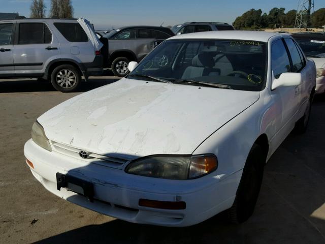 4T1BF12K3TU868899 - 1996 TOYOTA CAMRY LE WHITE photo 2