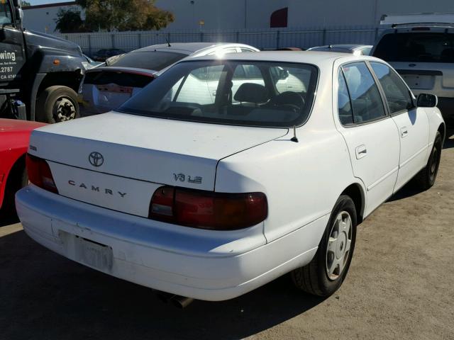 4T1BF12K3TU868899 - 1996 TOYOTA CAMRY LE WHITE photo 4