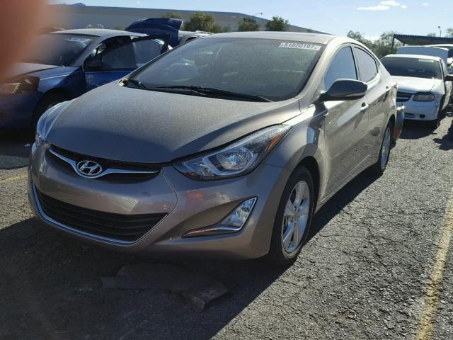 5NPDH4AE1GH739774 - 2016 HYUNDAI ELANTRA SE BEIGE photo 2