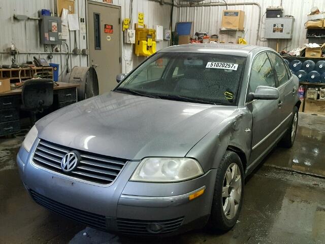 WVWTH63B32P172765 - 2002 VOLKSWAGEN PASSAT GLX GRAY photo 2