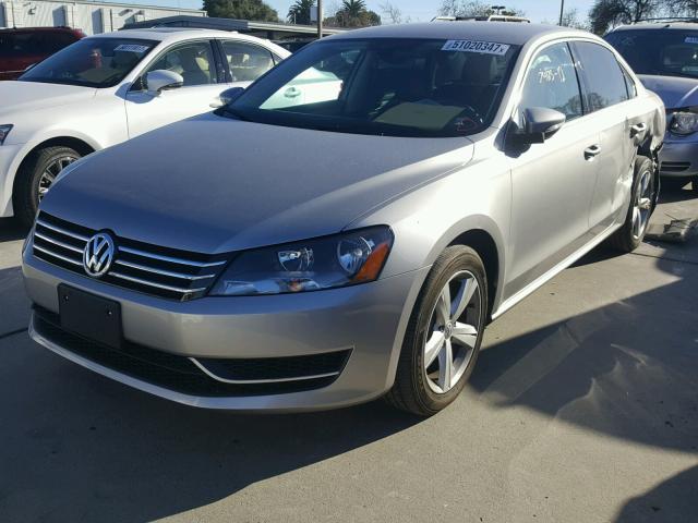 1VWBP7A3XCC101875 - 2012 VOLKSWAGEN PASSAT SE GRAY photo 2