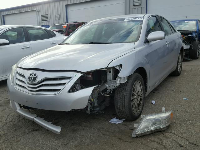 4T4BF3EK6AR071489 - 2010 TOYOTA CAMRY BASE GRAY photo 2