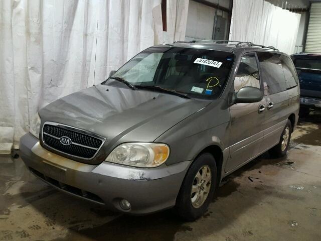 KNDUP132356688256 - 2005 KIA SEDONA EX GRAY photo 2