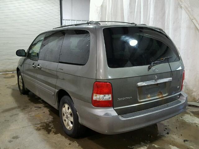 KNDUP132356688256 - 2005 KIA SEDONA EX GRAY photo 3