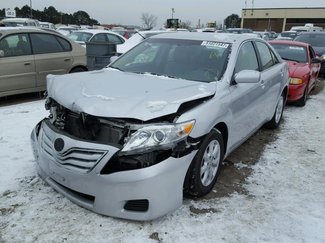 4T1BF3EK8BU697380 - 2011 TOYOTA CAMRY BASE SILVER photo 2