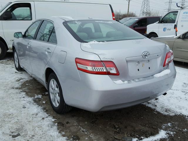 4T1BF3EK8BU697380 - 2011 TOYOTA CAMRY BASE SILVER photo 3