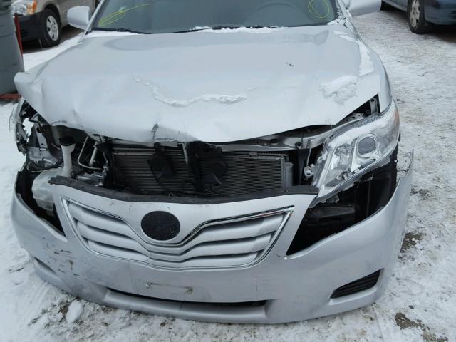 4T1BF3EK8BU697380 - 2011 TOYOTA CAMRY BASE SILVER photo 9