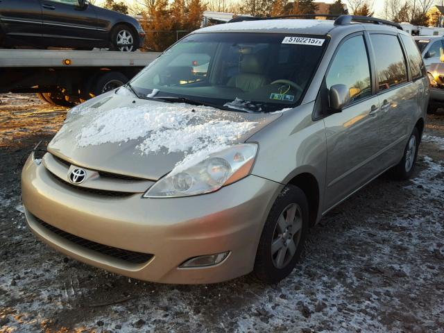 5TDZK22C07S029770 - 2007 TOYOTA SIENNA XLE GOLD photo 2