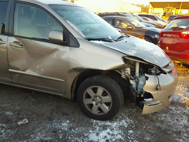 5TDZK22C07S029770 - 2007 TOYOTA SIENNA XLE GOLD photo 9