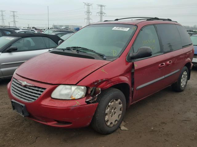 1C8GJ45332B578203 - 2002 CHRYSLER VOYAGER LX RED photo 2