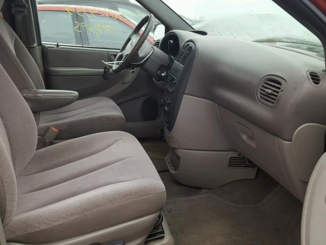 1C8GJ45332B578203 - 2002 CHRYSLER VOYAGER LX RED photo 5