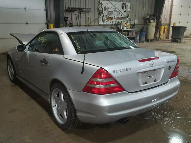 WDBKK47F5XF136943 - 1999 MERCEDES-BENZ SLK 230 KO SILVER photo 3