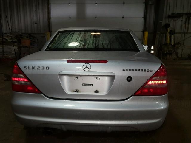 WDBKK47F5XF136943 - 1999 MERCEDES-BENZ SLK 230 KO SILVER photo 6