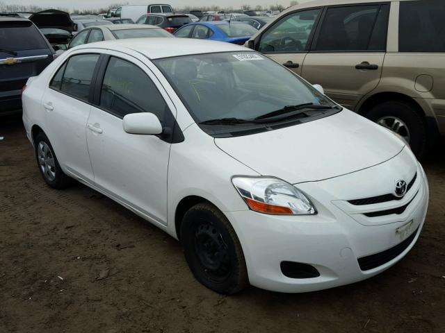 JTDBT923981257563 - 2008 TOYOTA YARIS WHITE photo 1