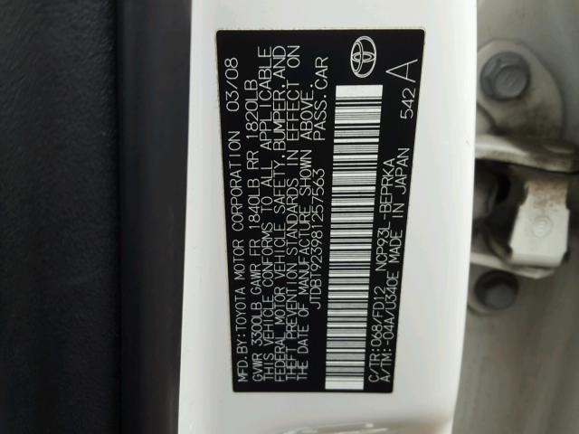 JTDBT923981257563 - 2008 TOYOTA YARIS WHITE photo 10