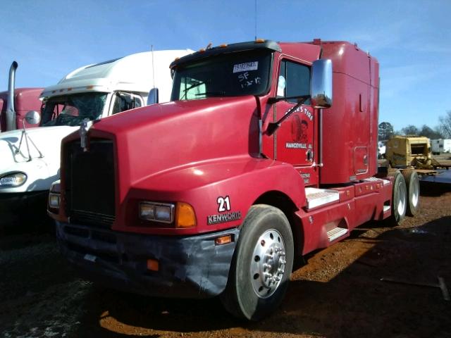 1XKADB9X91J865540 - 2001 KENWORTH CONSTRUCTI RED photo 2