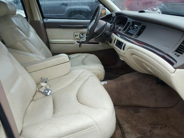 1LNLM83W6VY661231 - 1997 LINCOLN TOWN CAR C BEIGE photo 5