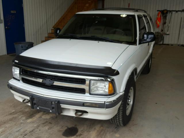 1GNDT13W0S2113119 - 1995 CHEVROLET BLAZER WHITE photo 2