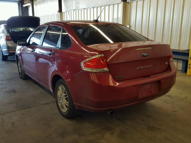 1FAHP3FN1AW124494 - 2010 FORD FOCUS SE MAROON photo 3