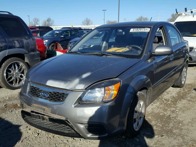 KNADH4A3XA6675697 - 2010 KIA RIO LX GRAY photo 2