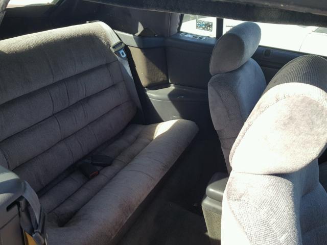 1C3XU4539PF636585 - 1993 CHRYSLER LEBARON 红色 照片 6