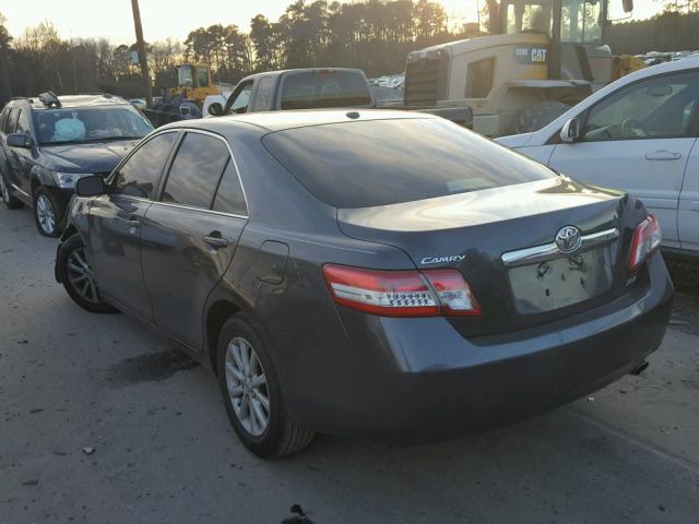 4T1BF3EK6AU095589 - 2010 TOYOTA CAMRY BASE GRAY photo 3