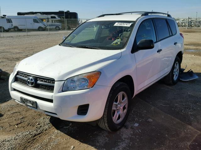 2T3ZF4DV7AW032900 - 2010 TOYOTA RAV4 WHITE photo 2