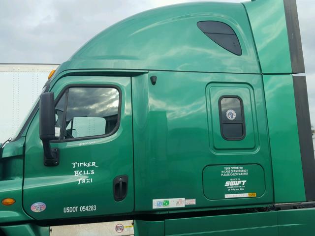 3AKJGLBG8DSBS6820 - 2013 FREIGHTLINER CASCADIA 1 GREEN photo 9