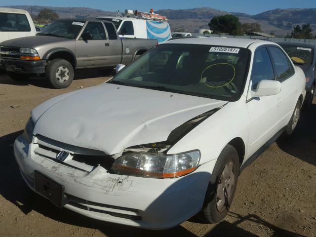 1HGCG16411A072041 - 2001 HONDA ACCORD LX WHITE photo 2