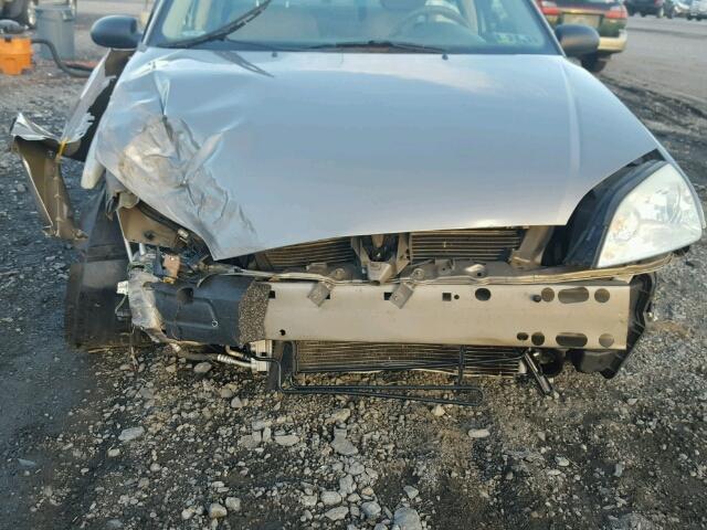 1FAFP34N15W261791 - 2005 FORD FOCUS ZX4 TAN photo 9