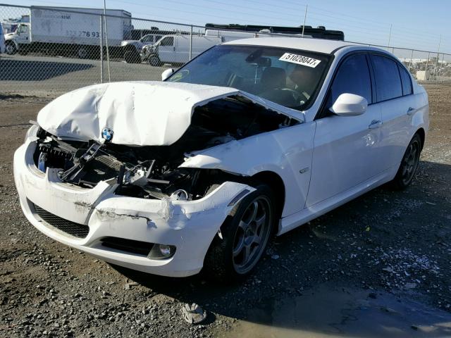 WBAPH7C50BE723664 - 2011 BMW 328 I WHITE photo 2