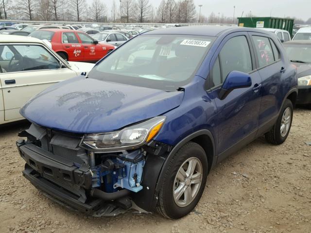 3GNCJNSB0HL133112 - 2017 CHEVROLET TRAX LS BLUE photo 2