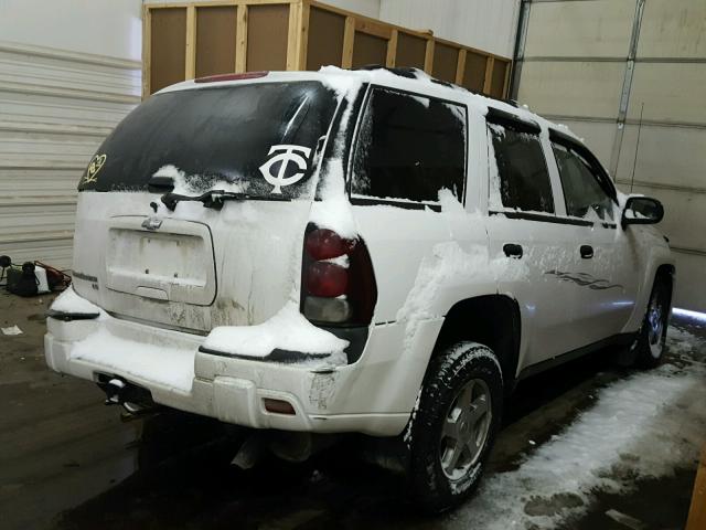 1GNDT13S952278622 - 2005 CHEVROLET TRAILBLAZE WHITE photo 4