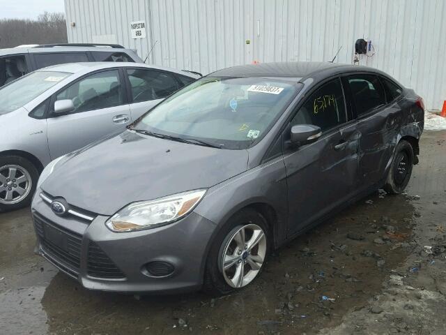 1FADP3F27DL143240 - 2013 FORD FOCUS SE GRAY photo 2