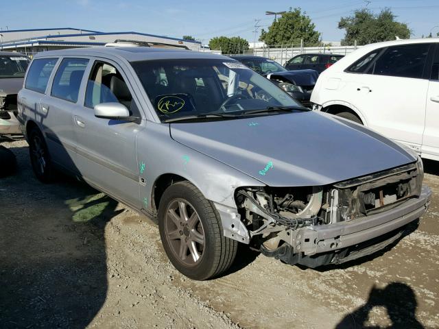 YV1SW64AX42434041 - 2004 VOLVO V70 SILVER photo 1