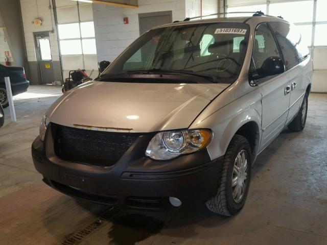 2C4GP64L15R136958 - 2005 CHRYSLER TOWN & COU SILVER photo 2