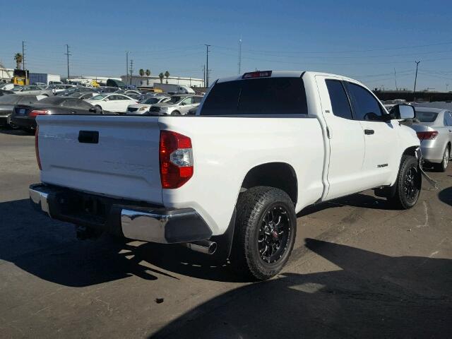 5TFRM5F15HX110957 - 2017 TOYOTA TUNDRA DOU WHITE photo 4