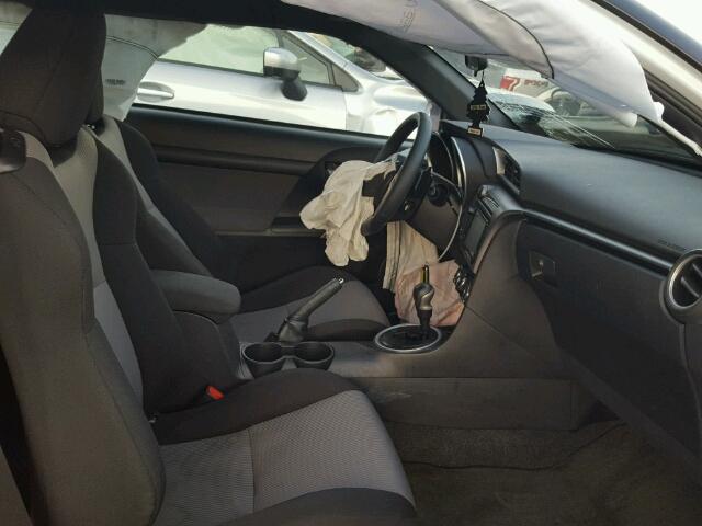 JTKJF5C74GJ014652 - 2016 TOYOTA SCION TC 白色 照片 5