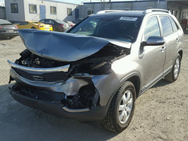 5XYKT4A21CG288486 - 2012 KIA SORENTO BA GRAY photo 2