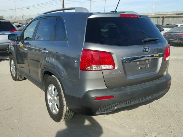 5XYKT4A21CG288486 - 2012 KIA SORENTO BA GRAY photo 3