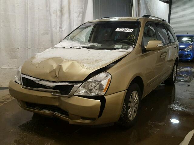 KNDMG4C79B6414181 - 2011 KIA SEDONA LX GOLD photo 2