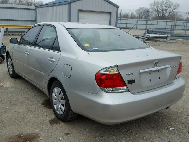 4T1BE32K05U513769 - 2005 TOYOTA CAMRY LE SILVER photo 3