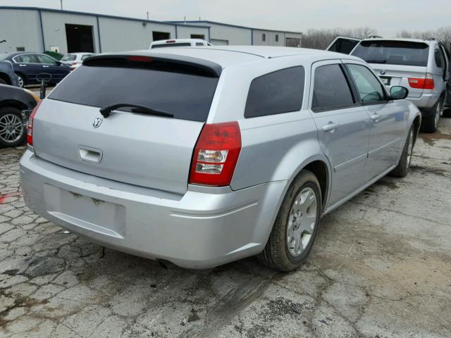 2D4FV48T15H642573 - 2005 DODGE MAGNUM SE SILVER photo 4