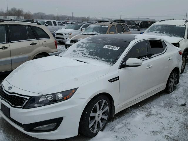 KNAGR4A69B5143482 - 2011 KIA OPTIMA SX WHITE photo 2